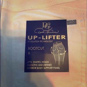 DG2 white uplifted bootcut jeans. New! Size 6